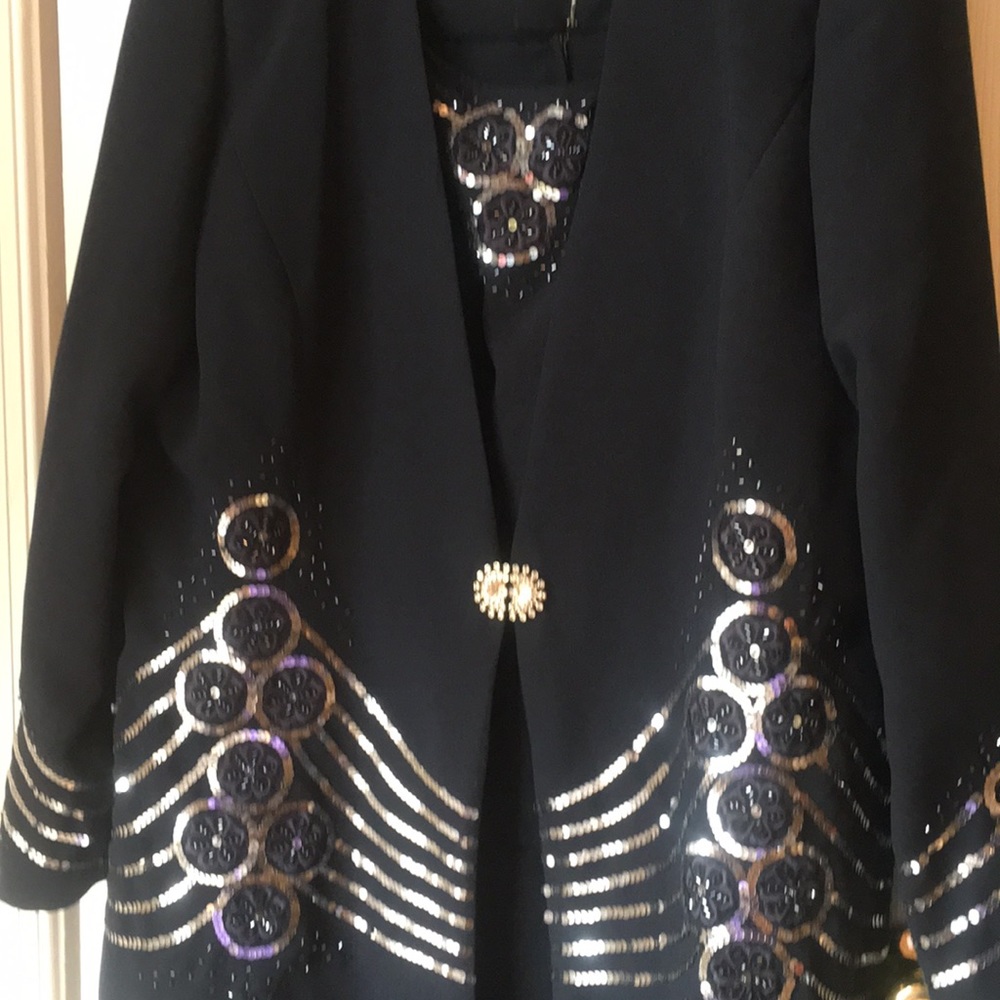 Ladies 3 piece suit.